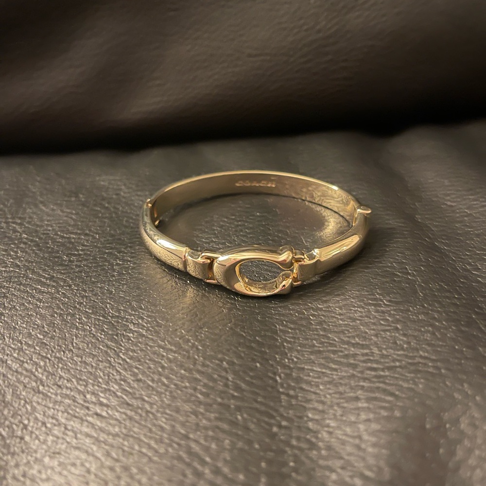 Coach hinged bracelet